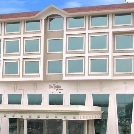 Hotel Saffron Kiran Noida Eksteriør billede