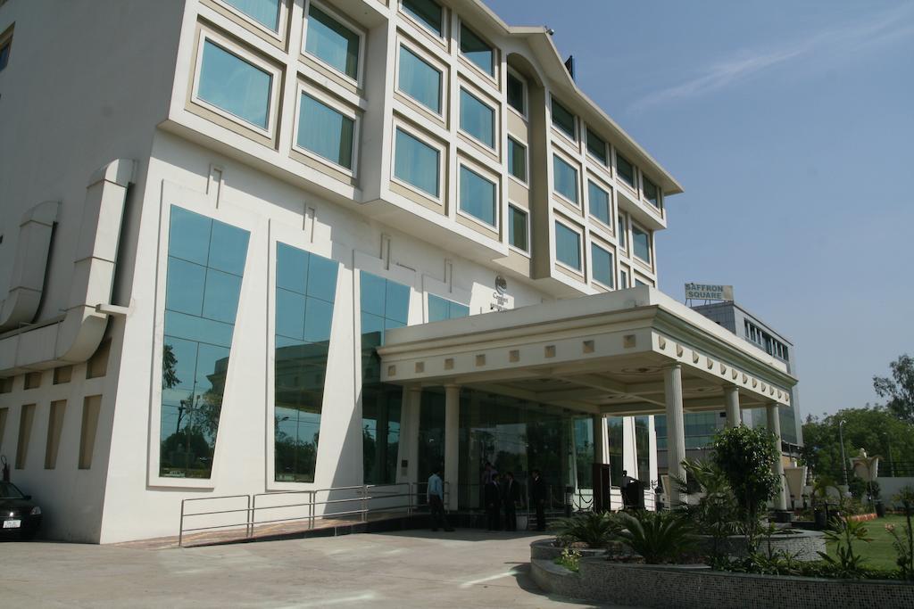 Hotel Saffron Kiran Noida Eksteriør billede