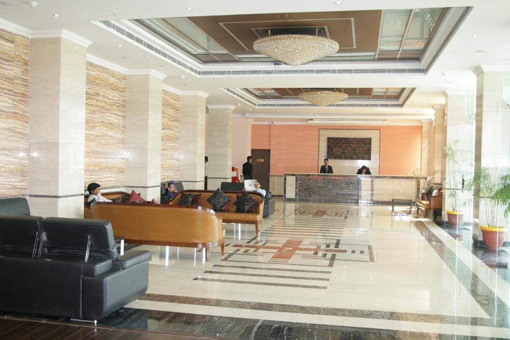 Hotel Saffron Kiran Noida Eksteriør billede