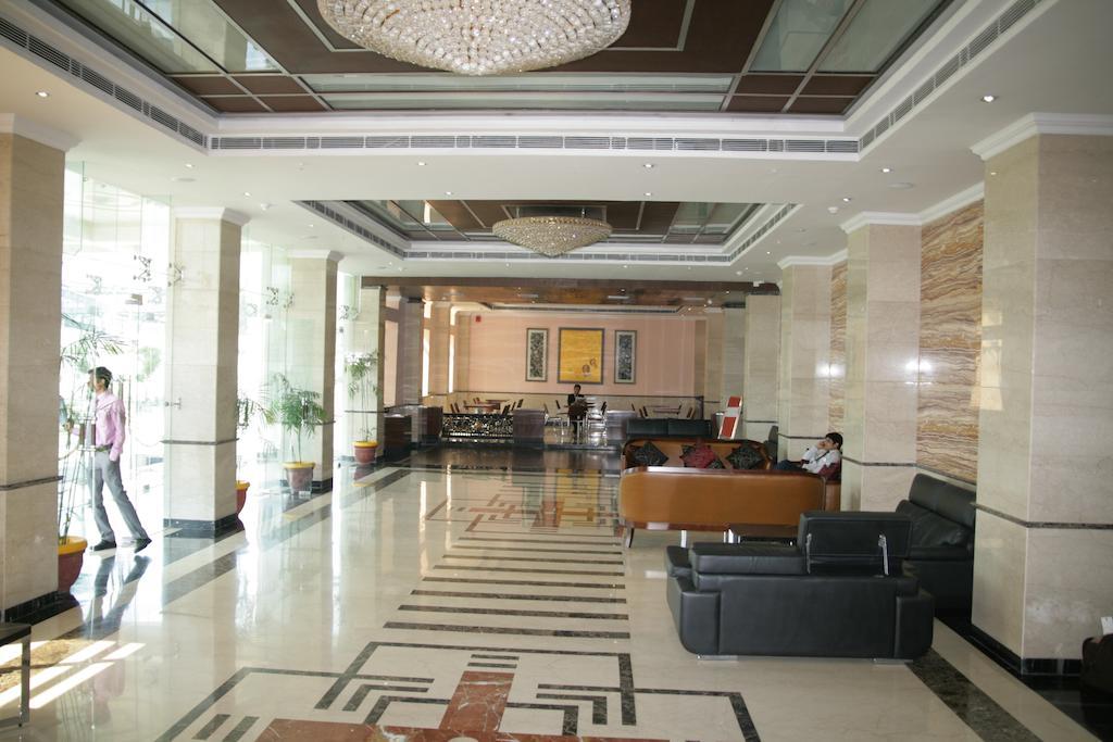 Hotel Saffron Kiran Noida Eksteriør billede