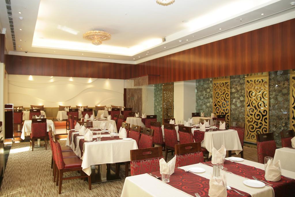 Hotel Saffron Kiran Noida Eksteriør billede
