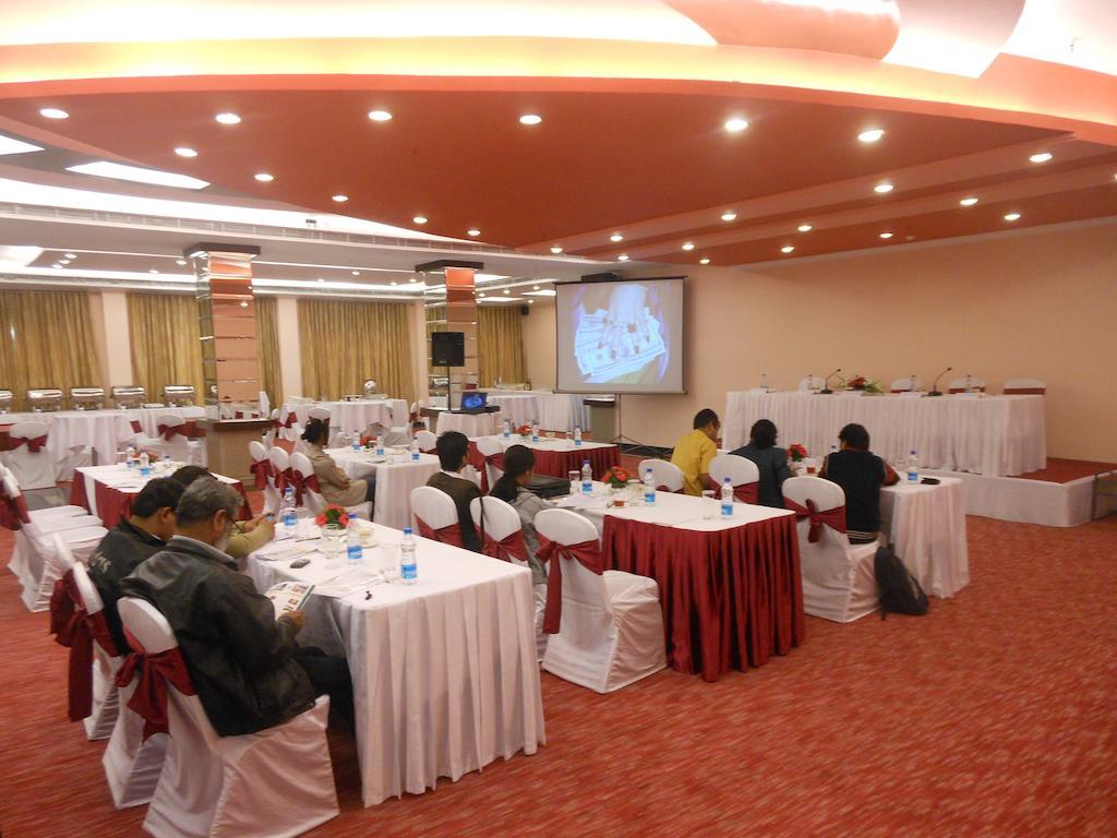 Hotel Saffron Kiran Noida Eksteriør billede