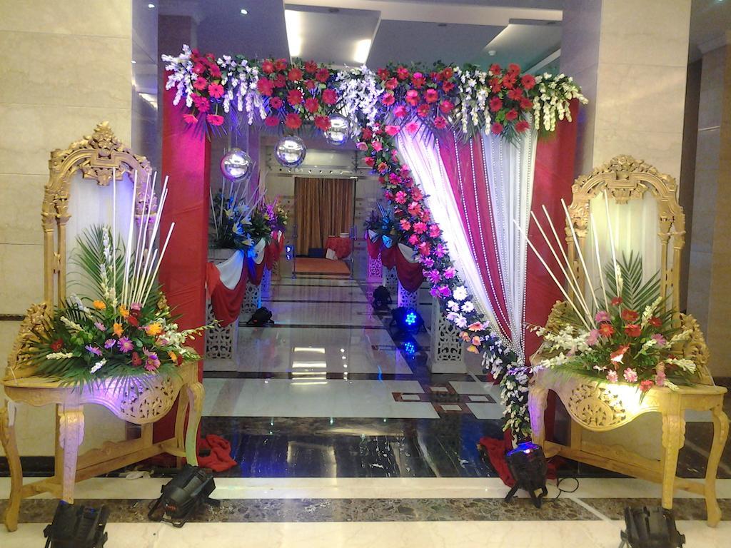 Hotel Saffron Kiran Noida Eksteriør billede
