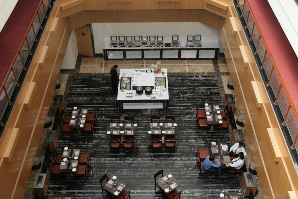 Hotel Saffron Kiran Noida Eksteriør billede