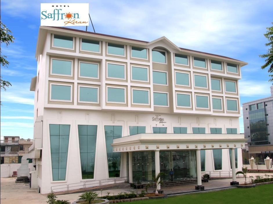 Hotel Saffron Kiran Noida Eksteriør billede