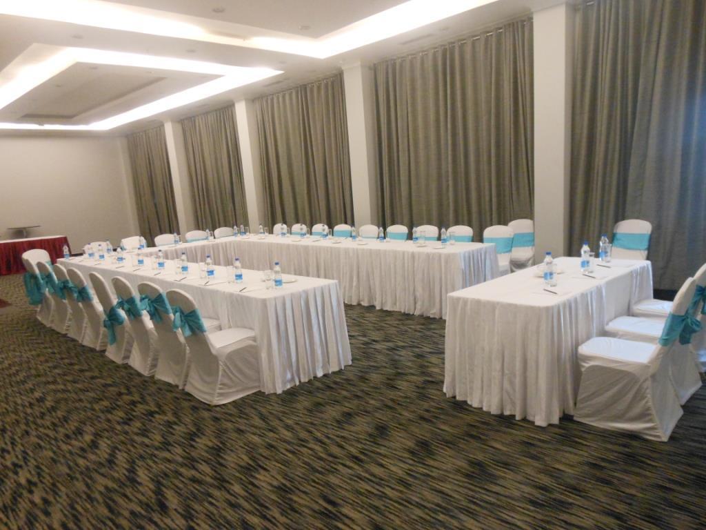 Hotel Saffron Kiran Noida Eksteriør billede
