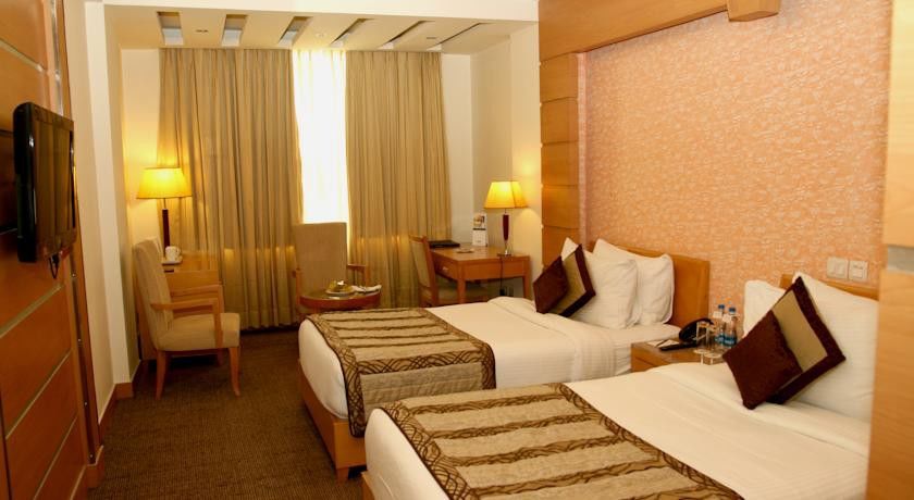Hotel Saffron Kiran Noida Eksteriør billede