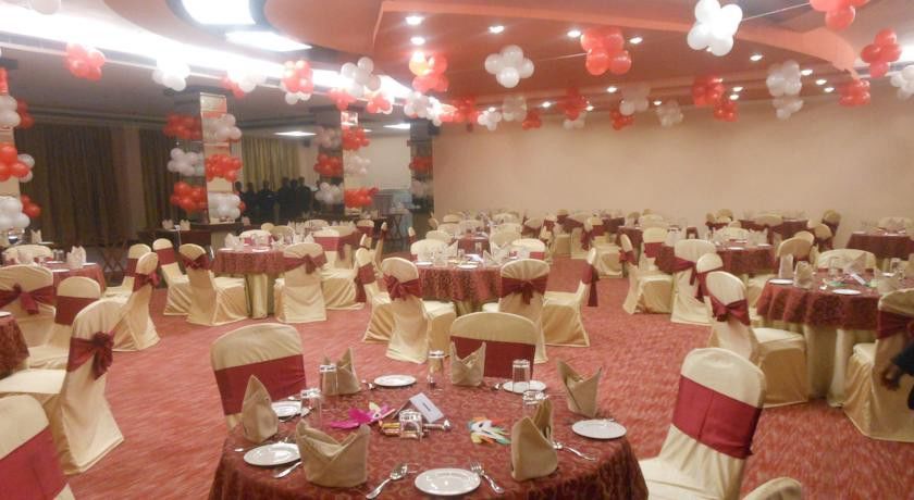 Hotel Saffron Kiran Noida Eksteriør billede