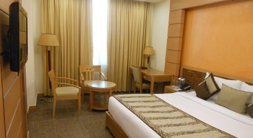 Hotel Saffron Kiran Noida Eksteriør billede