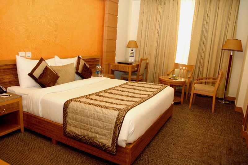 Hotel Saffron Kiran Noida Eksteriør billede