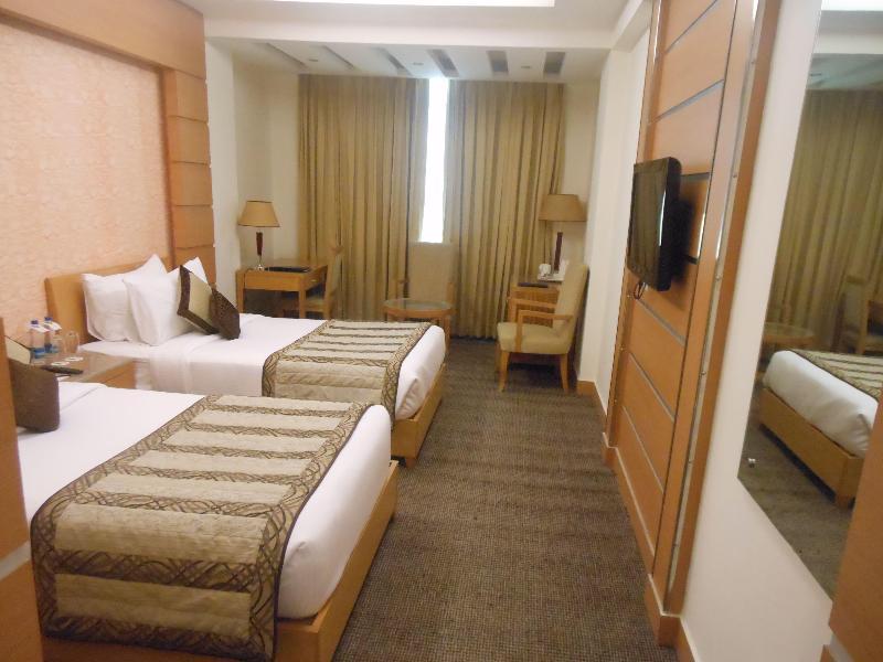 Hotel Saffron Kiran Noida Eksteriør billede